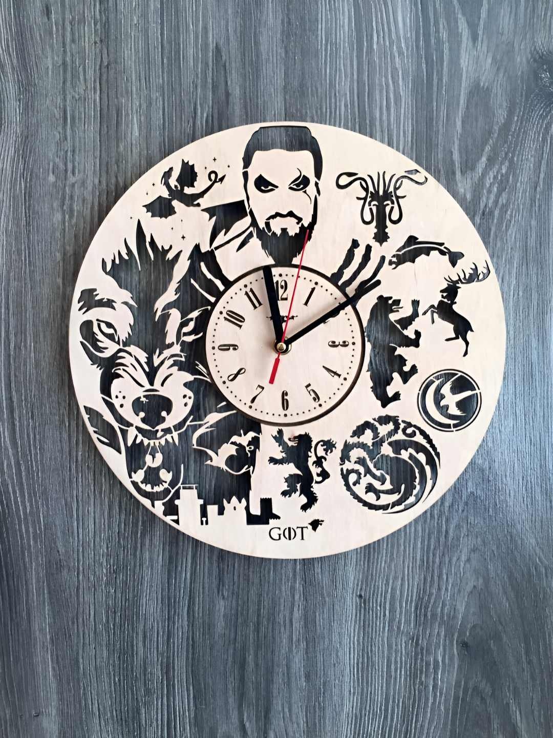 

QEZNEF Beige & Black Textured Analogue Wooden Contemporary Wall Clock
