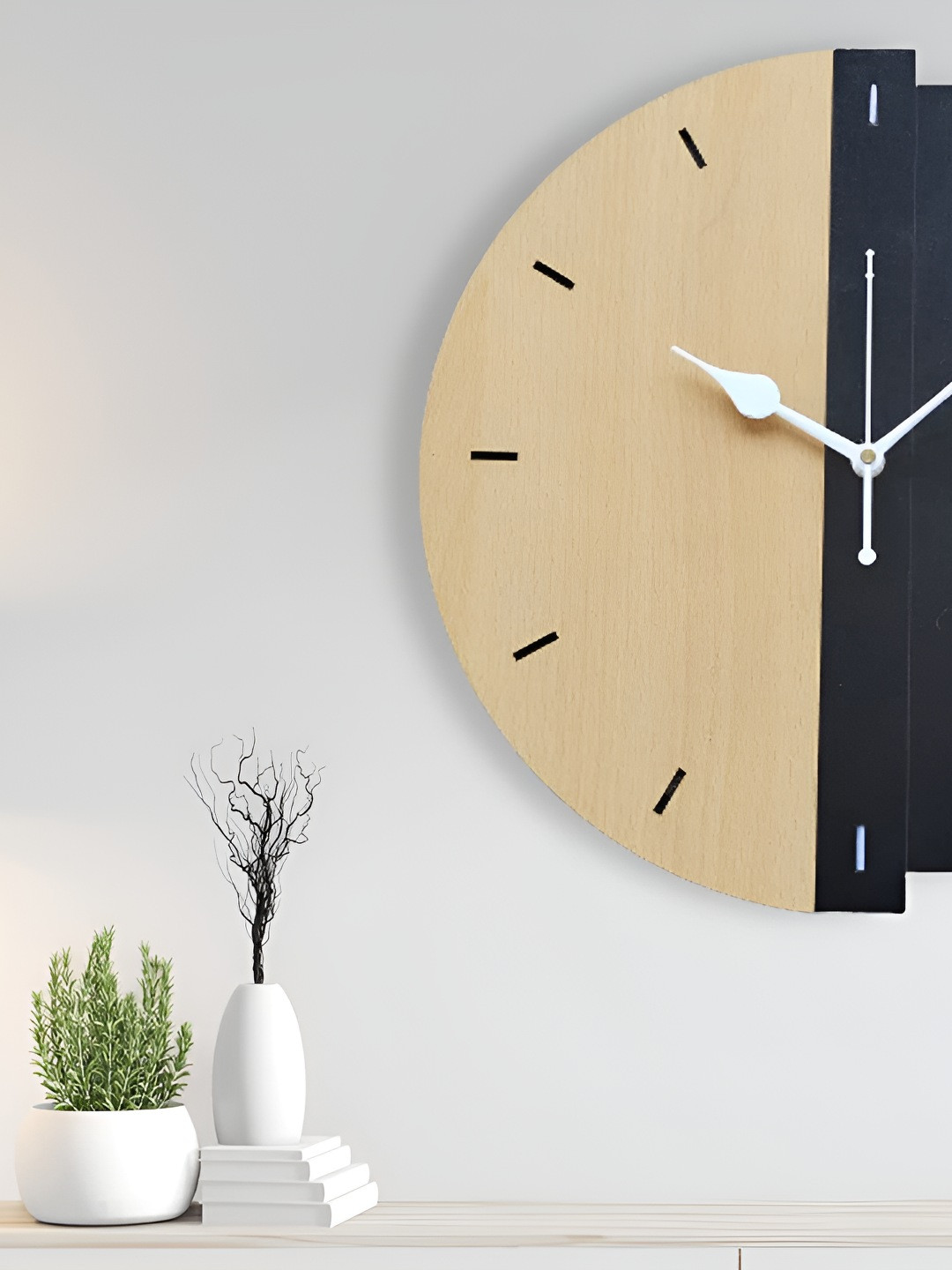 

QEZNEF Beige & Balck Contemporary Analouge Wooden Wall Clock