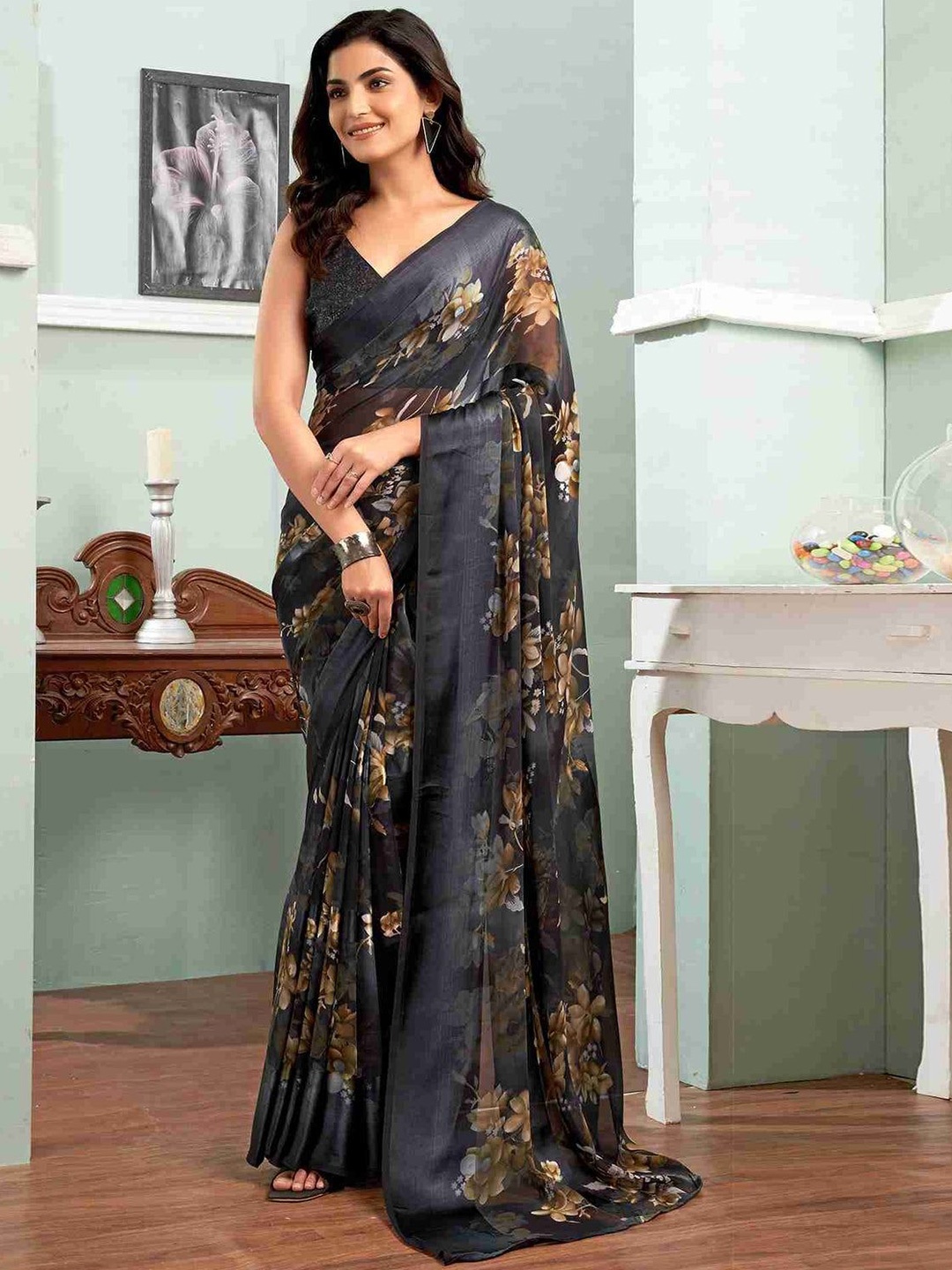 

SANJANA SILK Floral Printed Maheshwari Saree, Black