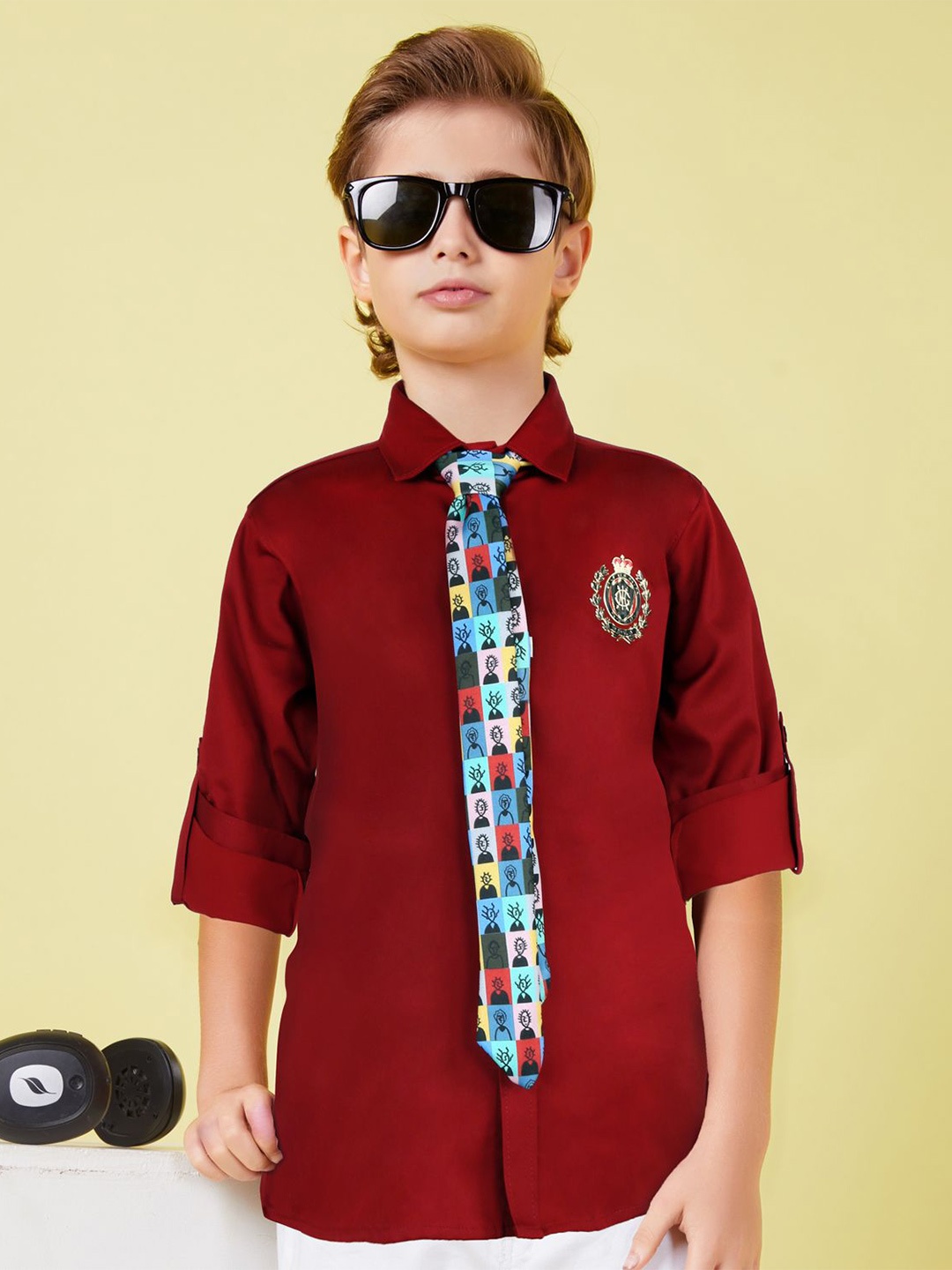 

MashUp Boys Classic Spread Collar Solid Cotton Casual Shirt With Printed Tie, Maroon