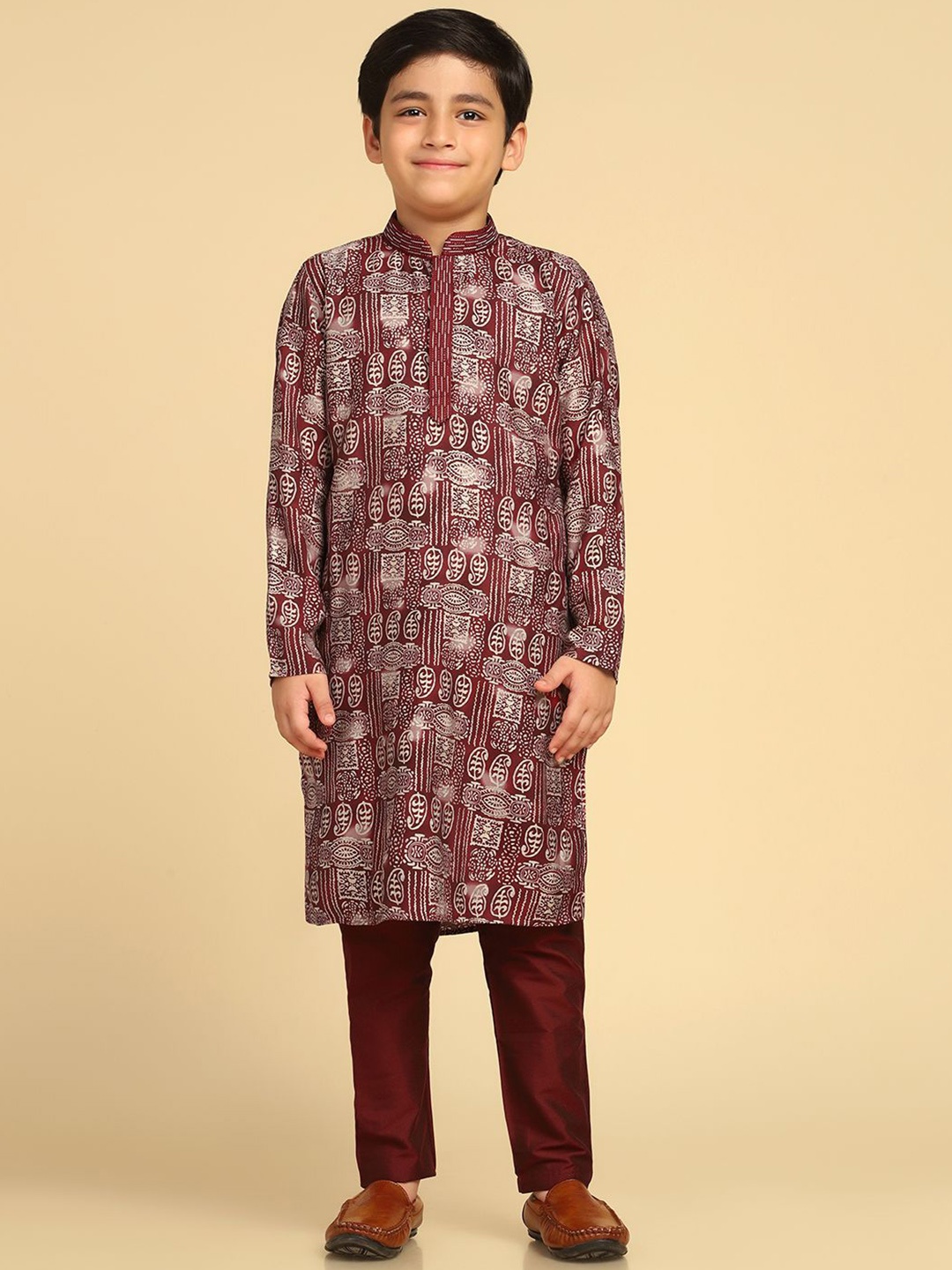 

KISAH Boys Paisley Printed Straight Kurta with Pyjamas, Maroon