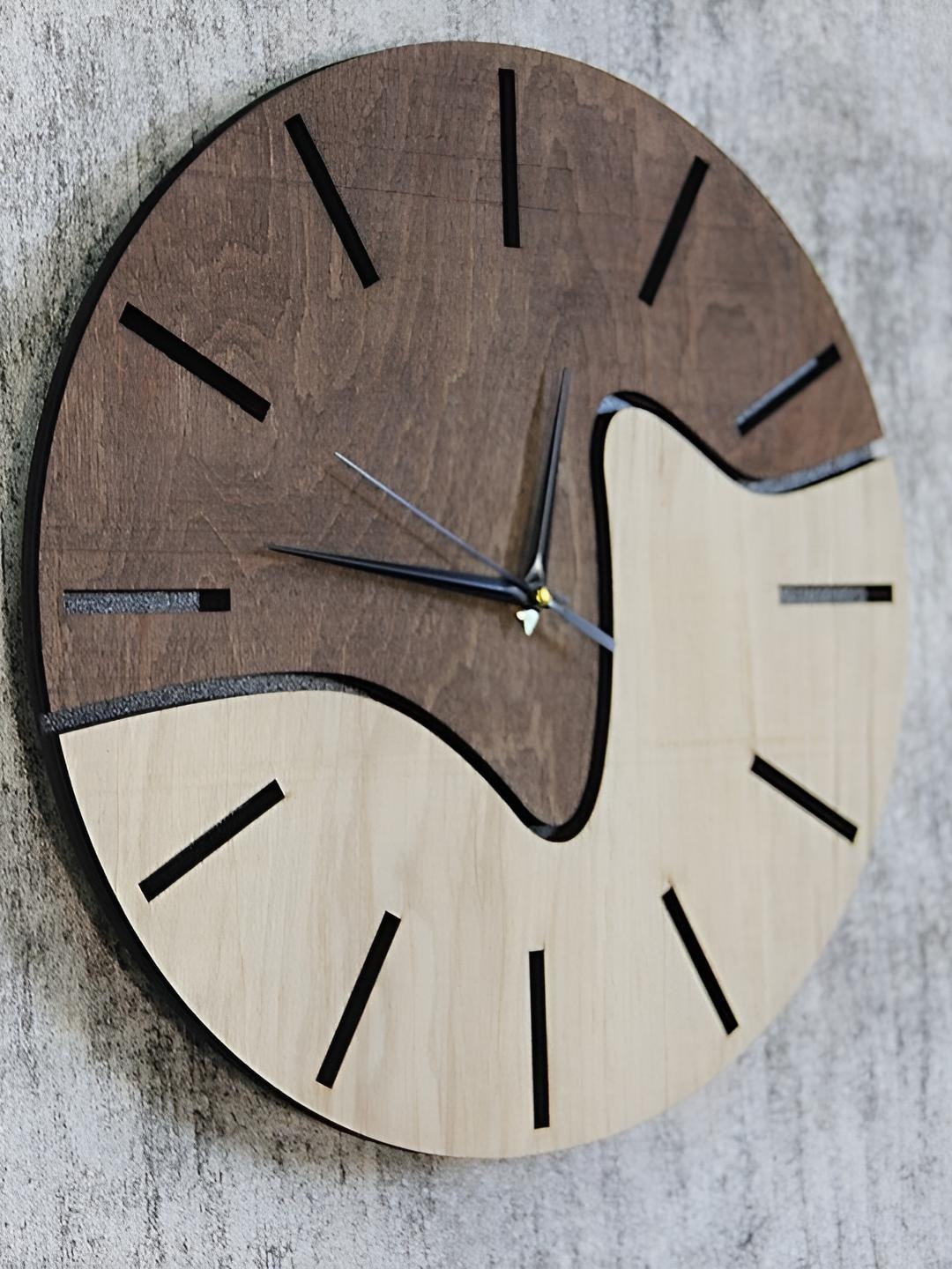 

QEZNEF Beige Round Shaped Contemporary Analogue Wooden Wall Clock