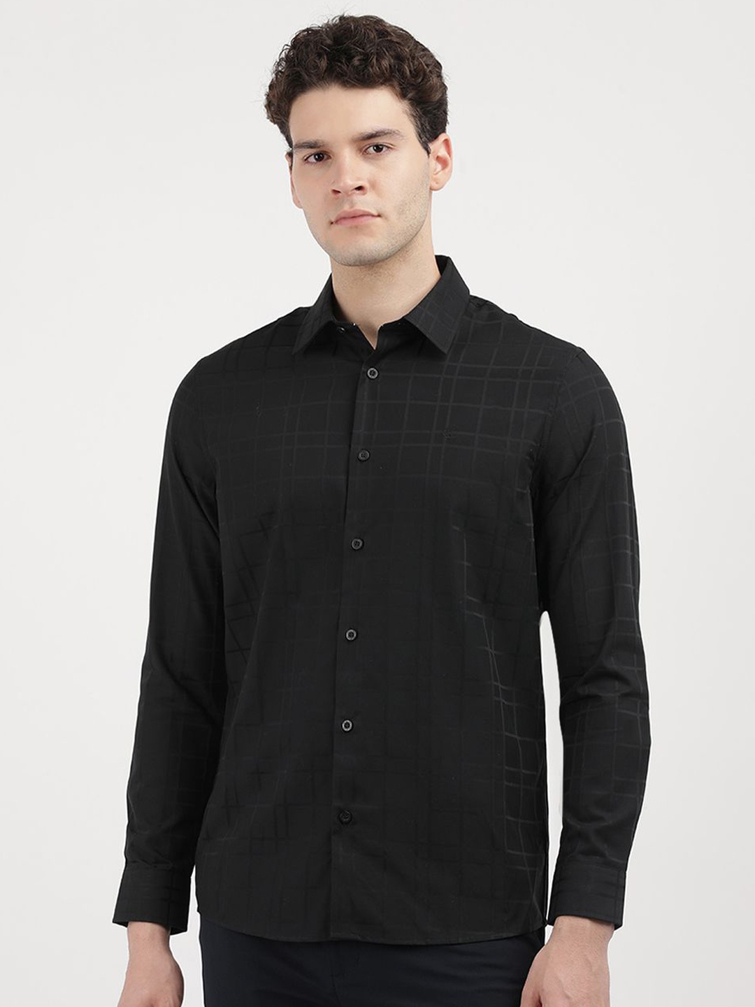 

Calvin Klein Jeans Men Spread Collar Checked Cotton Slim Fit Casual Shirt, Black