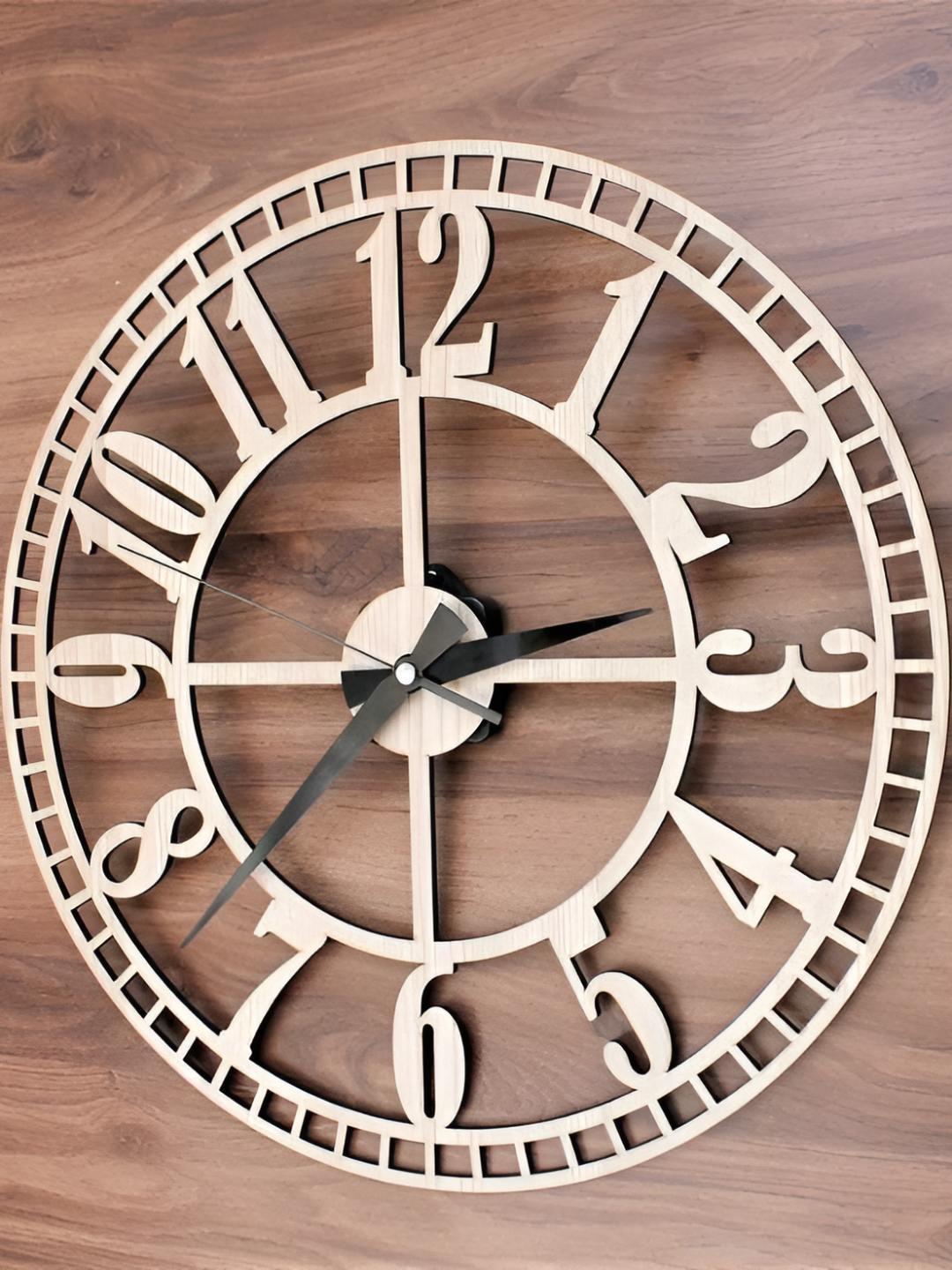 

QEZNEF Beige & Black Round Shaped Contemporary Analogue Wooden Wall Clock