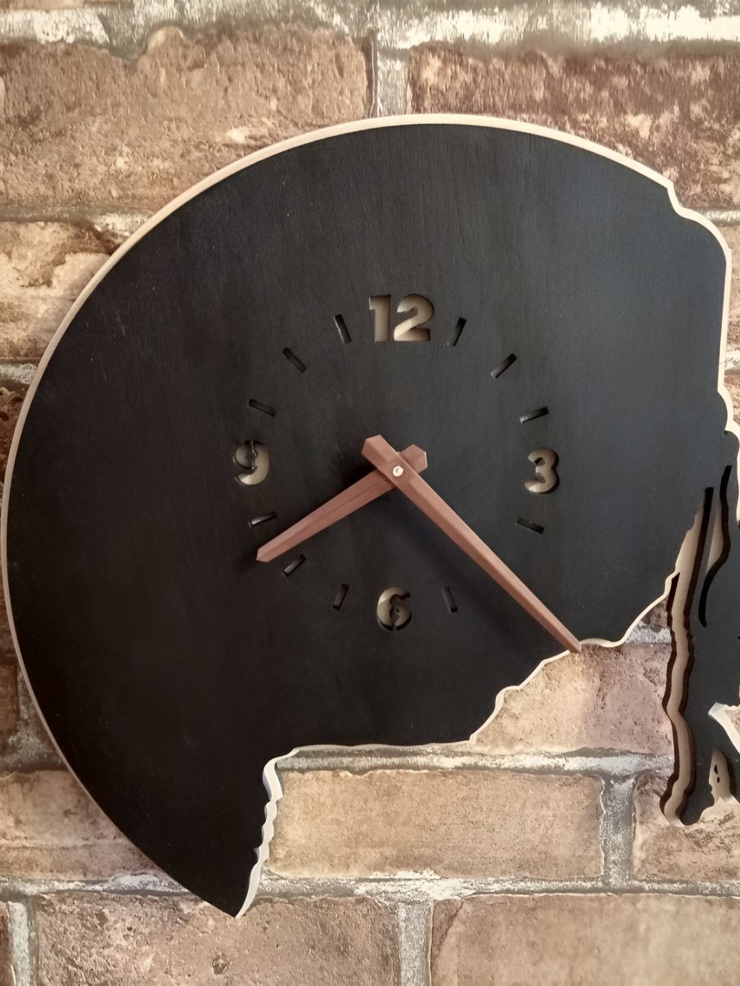 

QEZNEF Black Abstract Shaped Contemporary Analogue Wooden Wall Clock