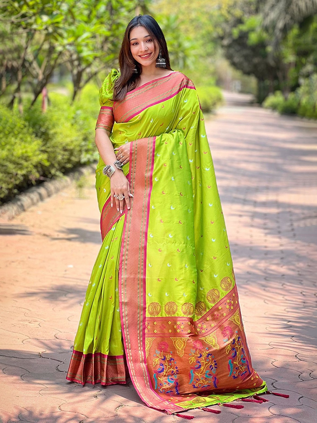 

Panzora Woven Design Zari Banarasi Saree, Green