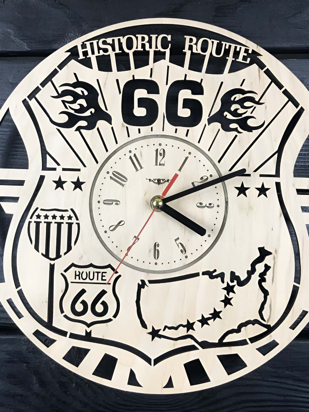 

QEZNEF Beige & Black Contemporary Analogue Vintage Wall Clock