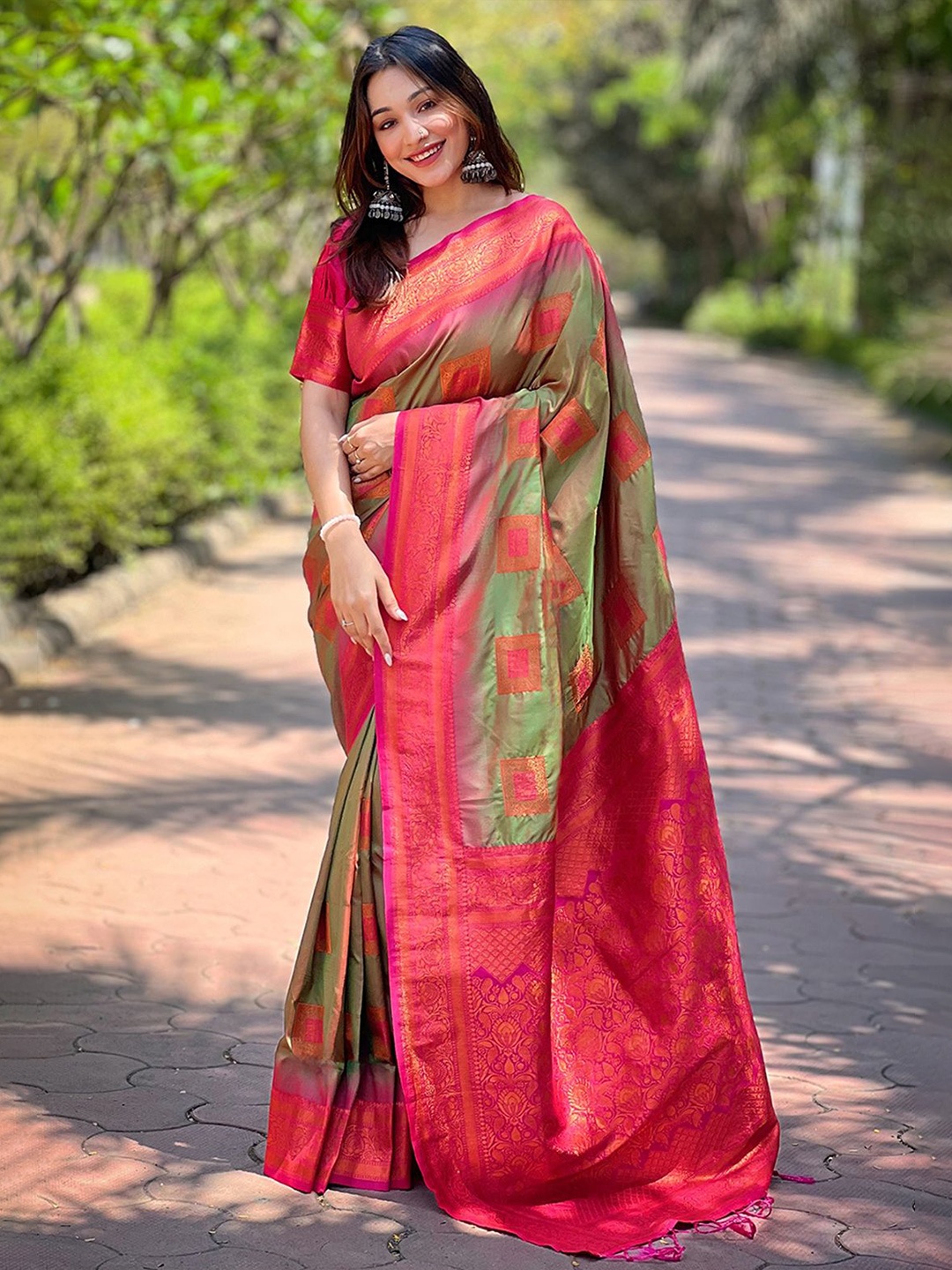 

Panzora Woven Design Zari Banarasi Saree, Green