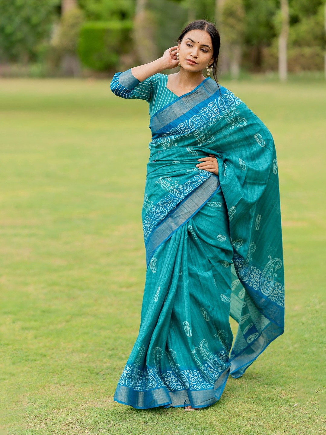 

MIRCHI FASHION Paisley Printed Woven Design Zari Block Print Saree, Turquoise blue