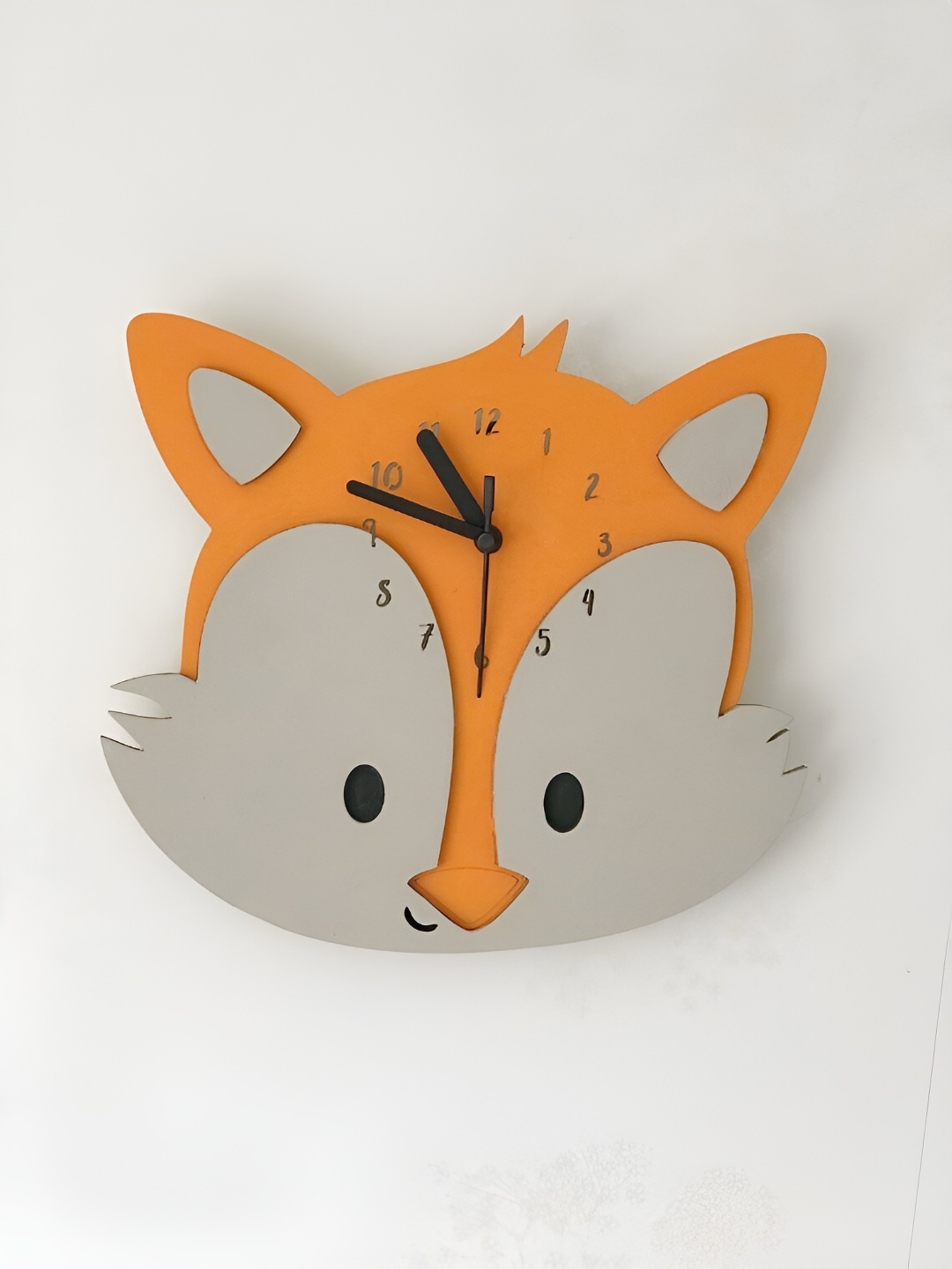 

QEZNEF Beige & Orange-Coloured Quirky Analogue Wooden Wall Clock Without Glass