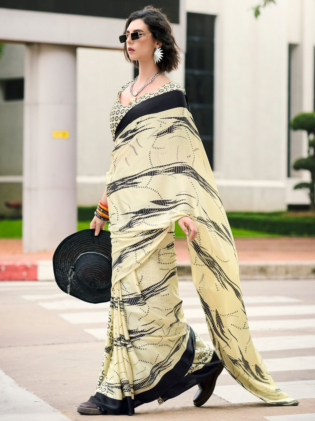 

Anouk Abstract Printed Saree With Blouse Piece, Yellow