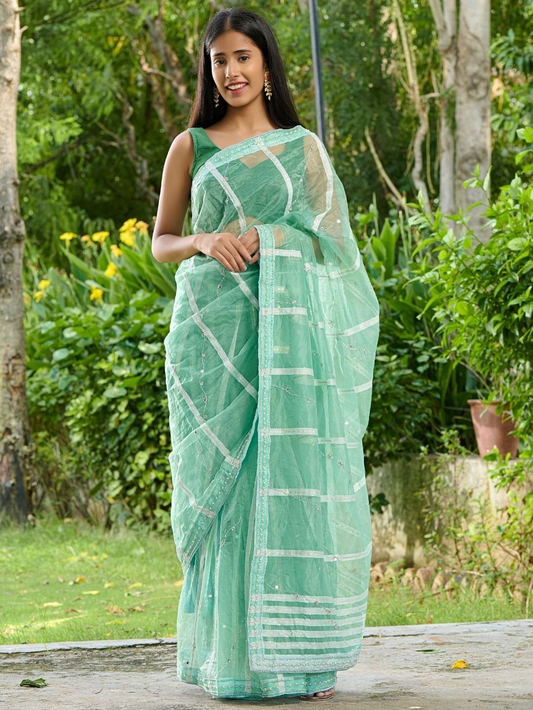 

PRETTY PALLU Striped Printed Mirror Work Saree, Green