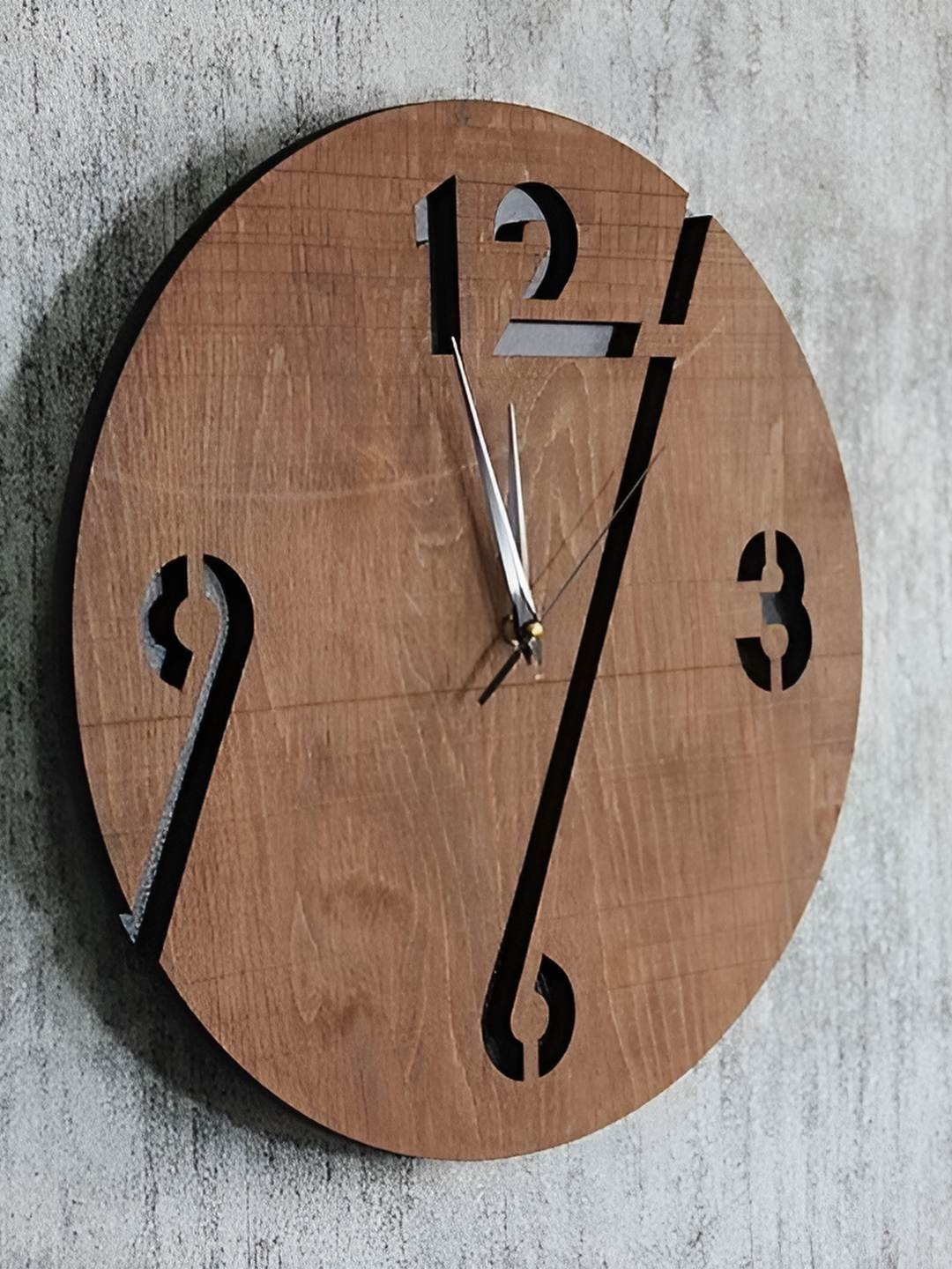 

QEZNEF Brown & Black Contemporary Round Shaped Wooden Wall Clock