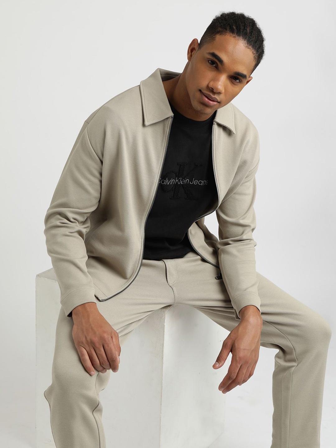 

Calvin Klein Jeans Men Solid Shirt Collar Cotton Front-Open Sweatshirt, Beige