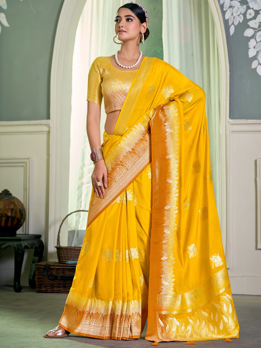 

KAYOMMI Woven Design Zari Pure Crepe Saree, Yellow