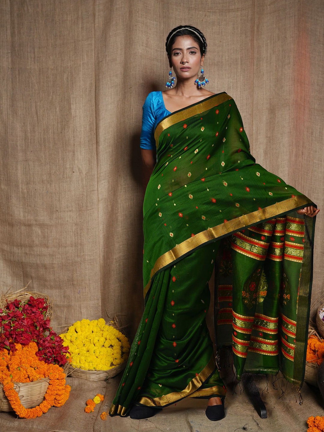 

Unnati Silks Ethnic Motifs Zari Taant Saree, Olive