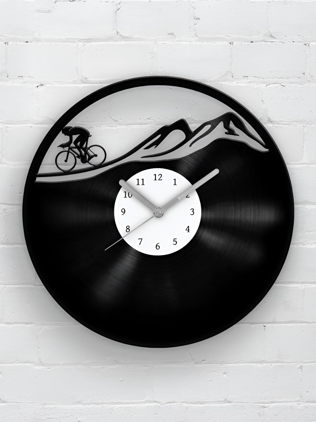 

QEZNEF Black & White Round Shaped Wooden Contemporary Wall Clock
