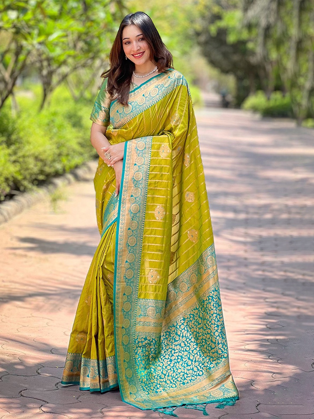 

Panzora Woven Design Striped Zari Banarasi Saree, Olive