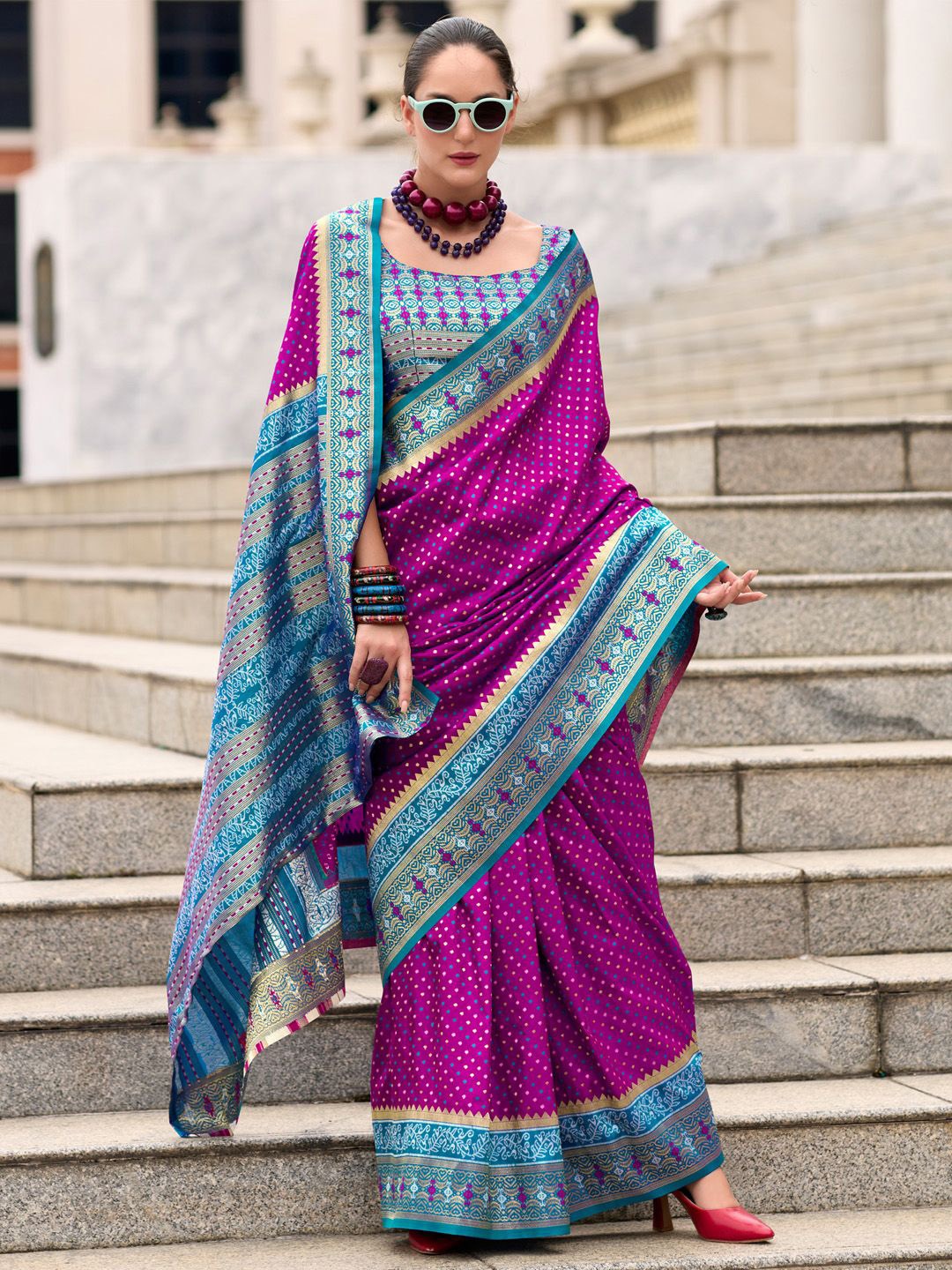 

Anouk Ethnic Motif Zari Banarasi Saree, Magenta