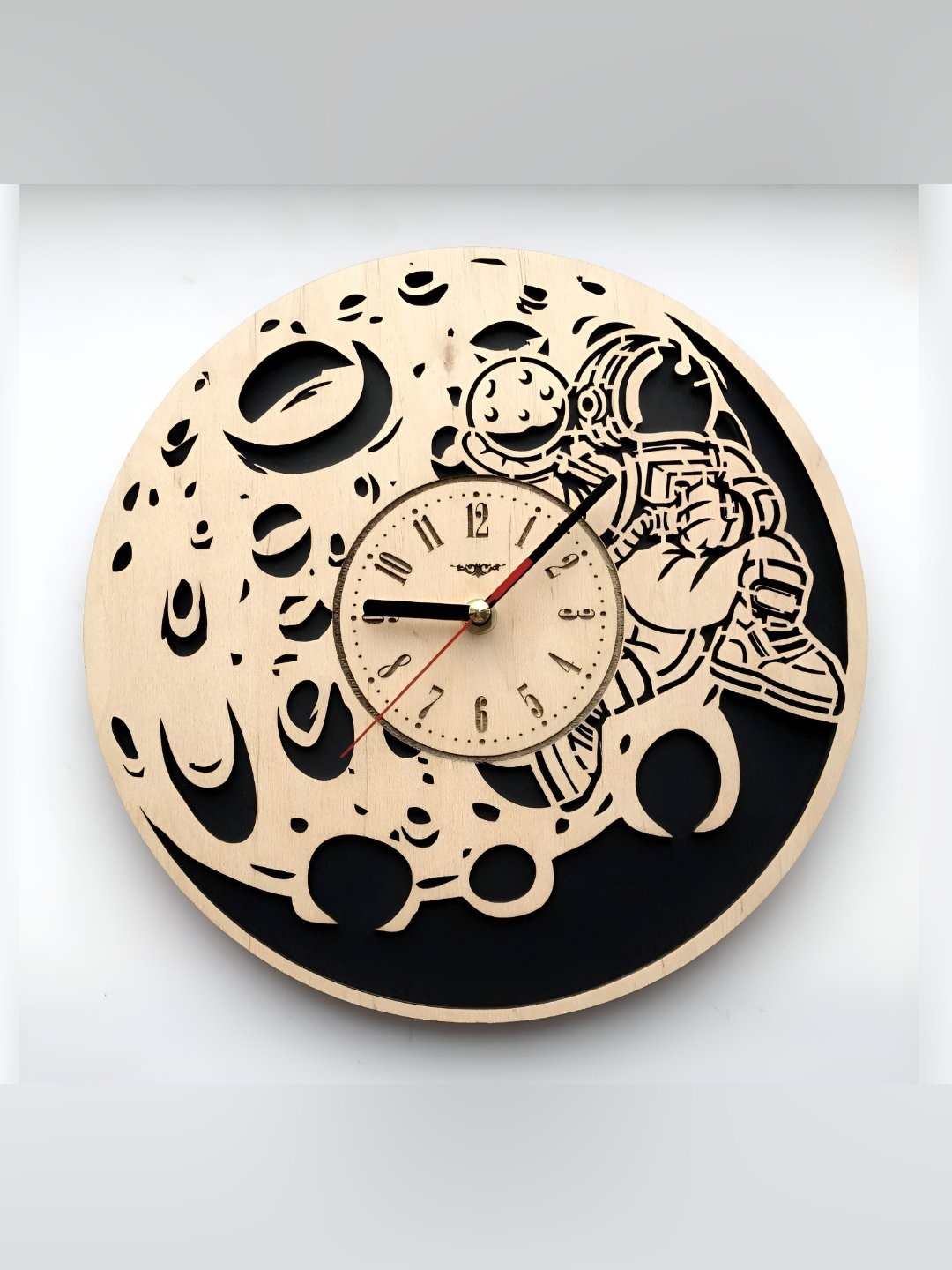 

QEZNEF Beige Printed Analogue Wooden Contemporary Wall Clock