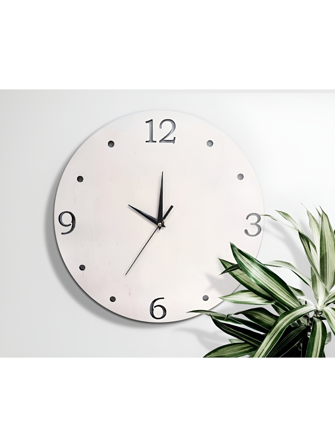 

QEZNEF White Round Shaped Contemporary Analogue Wooden Wall Clock