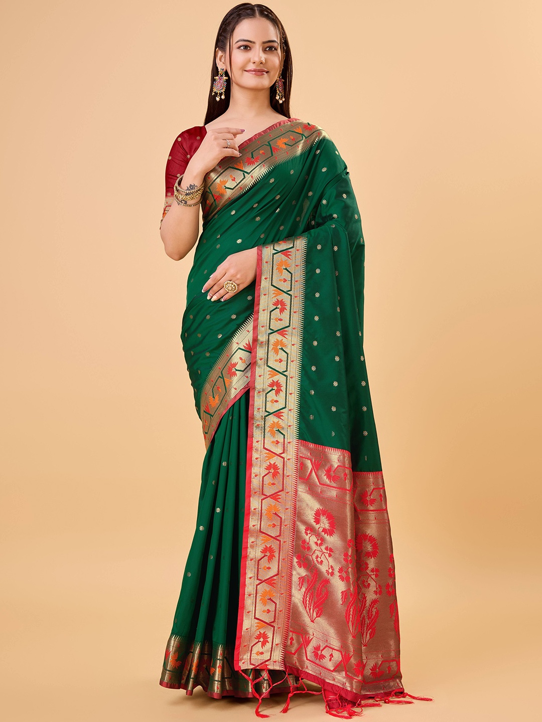 

Kriyansh Ethnic Motifs Woven Design Zari Banarasi Saree, Green