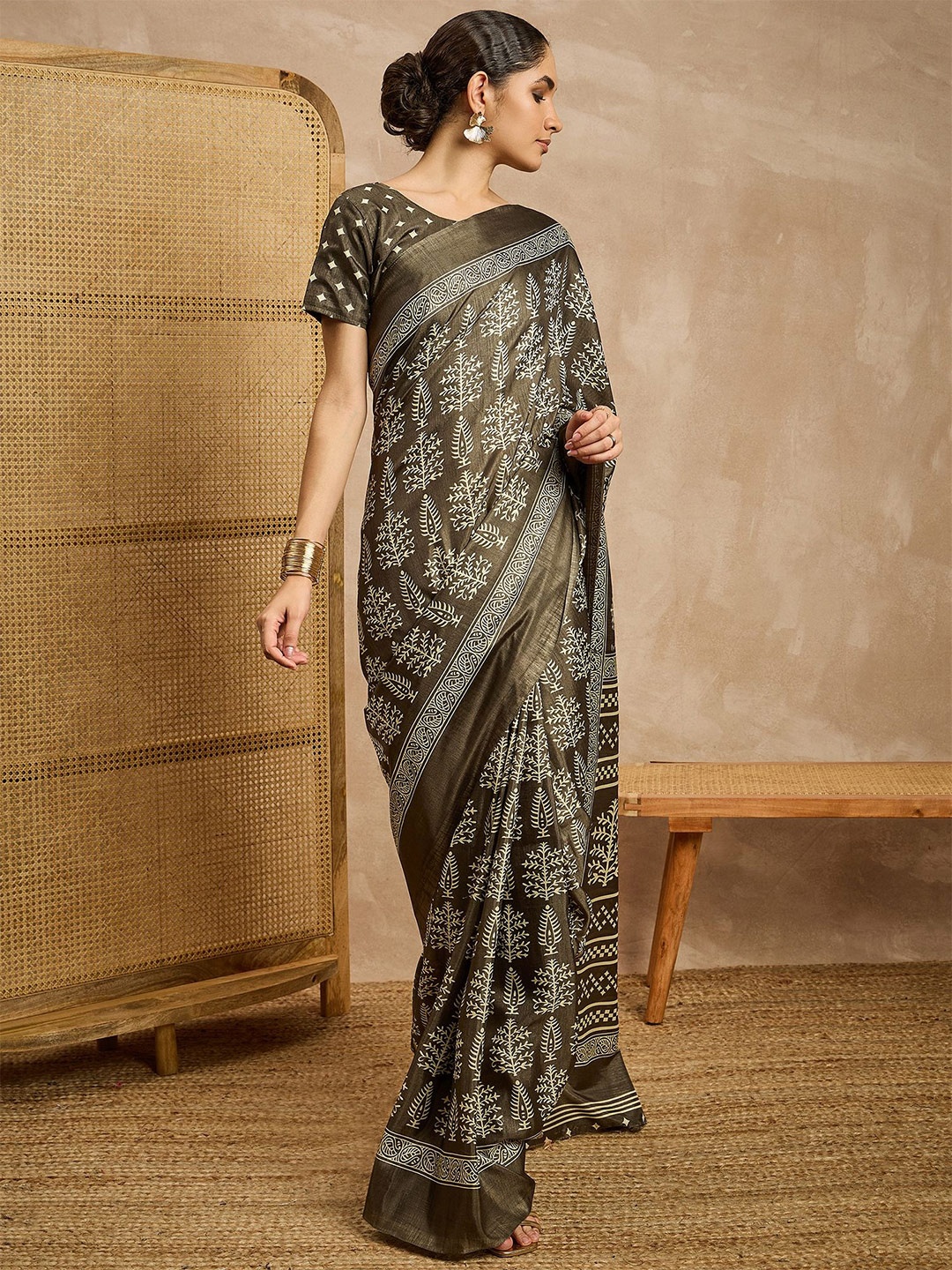 

all about you Floral Printed Saree With Unstitched Blouse, Olive