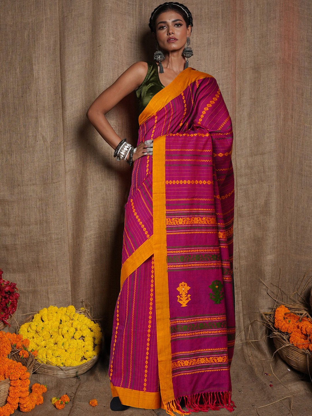 

Unnati Silks Ethnic Motifs Printed Taant Saree, Pink
