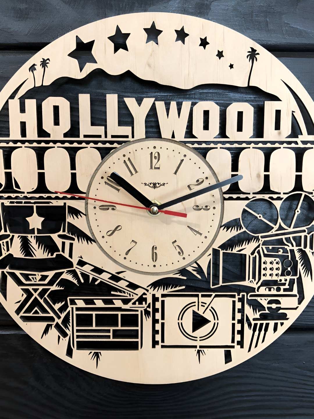 

QEZNEF Beige & Black Textured Round Analogue Wooden Wall Clock