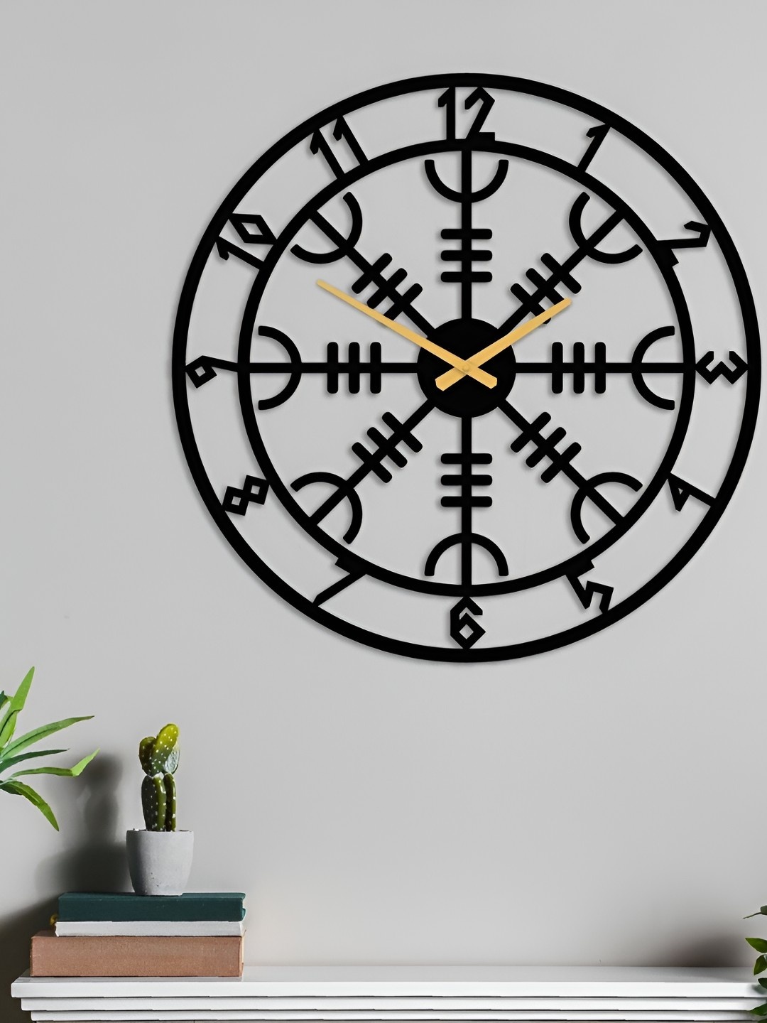 

QEZNEF Black Round Shaped Contemporary Analogue Wooden Wall Clock