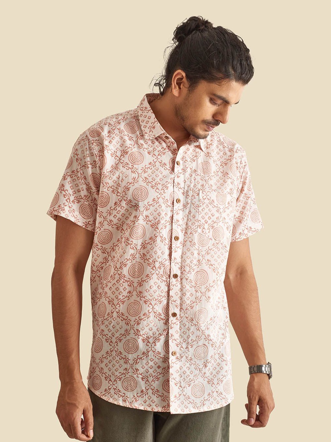 

Patrah Men Spread Collar Floral Printed Cotton Relaxed Fit Casual Shirt, Off white