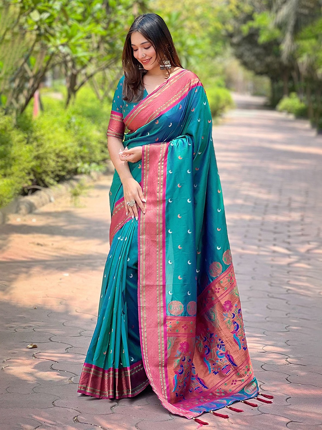 

Panzora Woven Design Zari Banarasi Saree, Teal