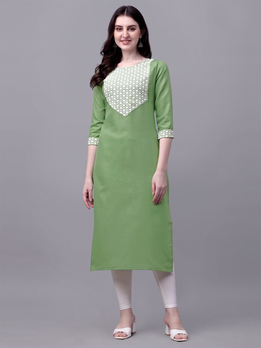 

PARNAVI Women Cotton Embroidered Straight Kurta, Green