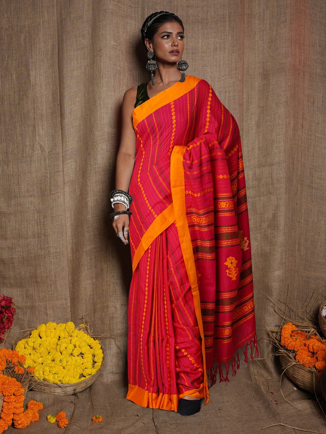 

Unnati Silks Floral Silk Cotton Handloom Taant Saree, Pink
