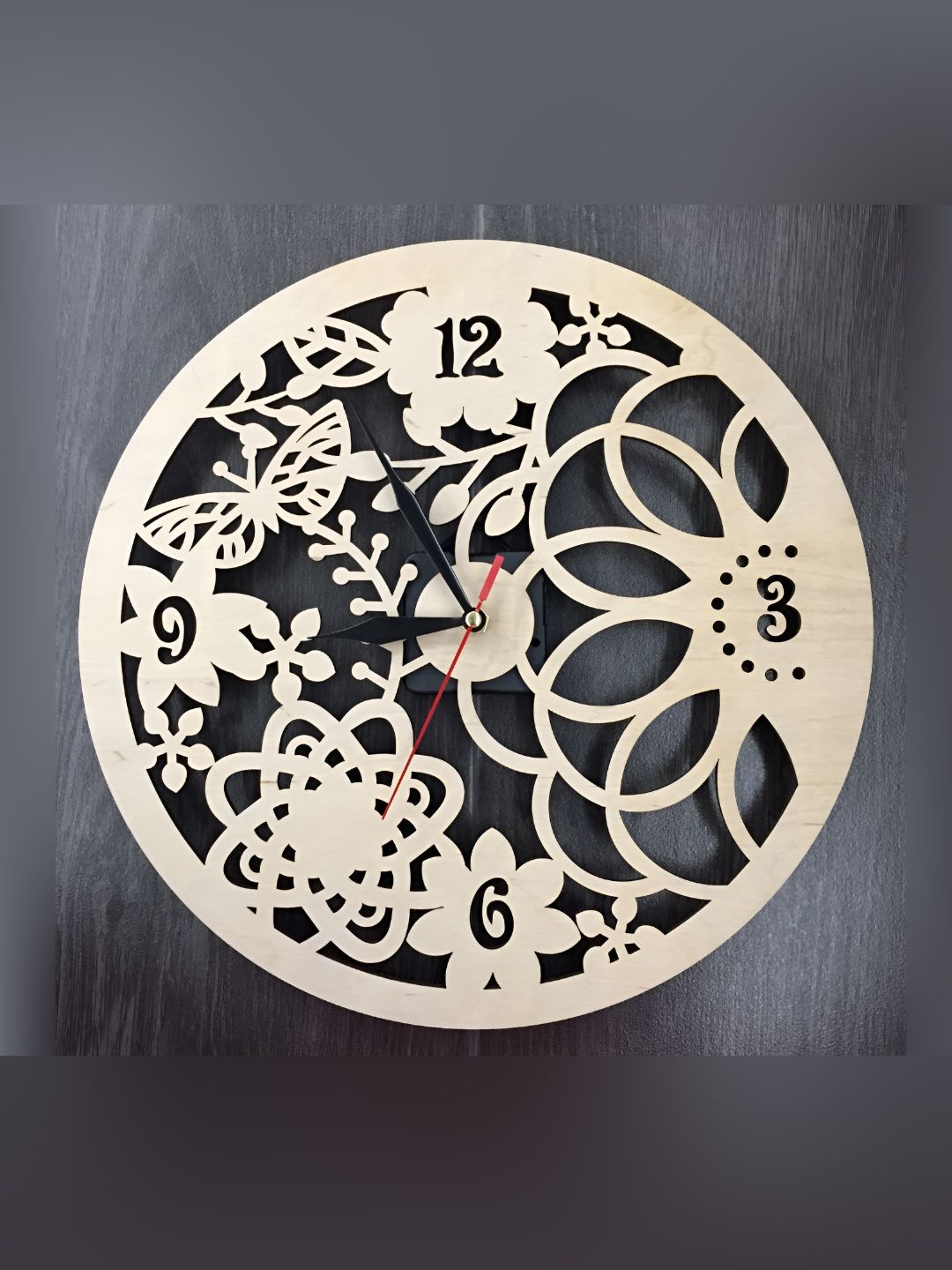 

QEZNEF Beige & Black Floral Textured Contemporary Round Shaped Wooden Wall Clock