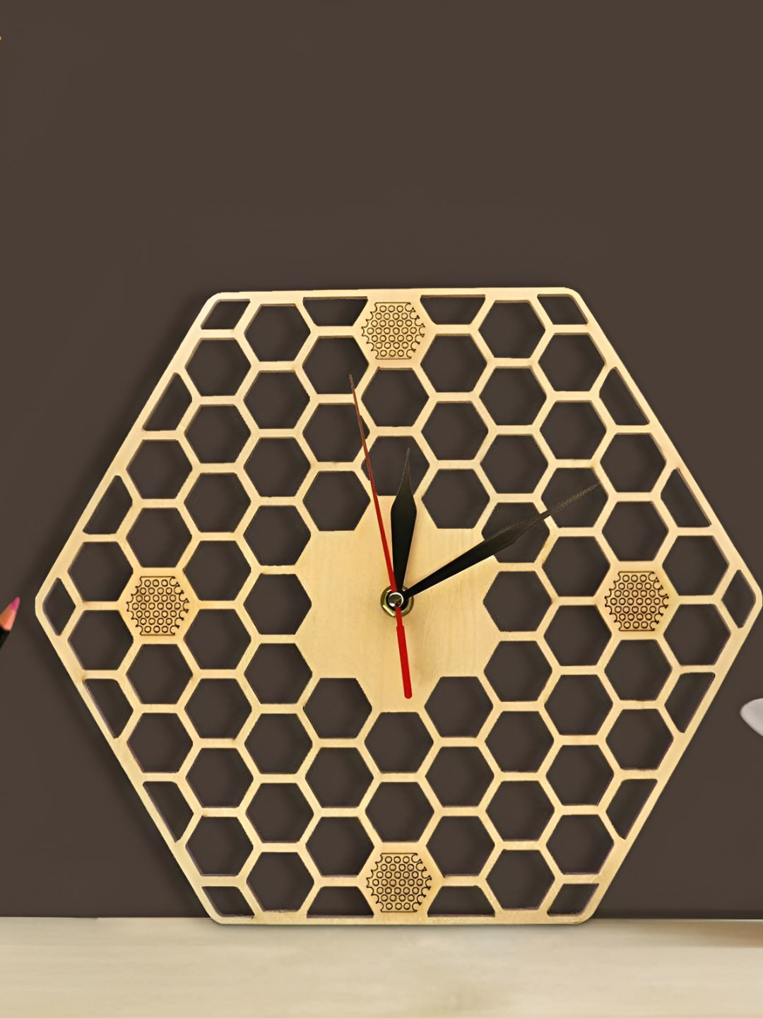 

QEZNEF Beige Textured Abstract Shaped Analogue Wood Wall Clock Without Glass