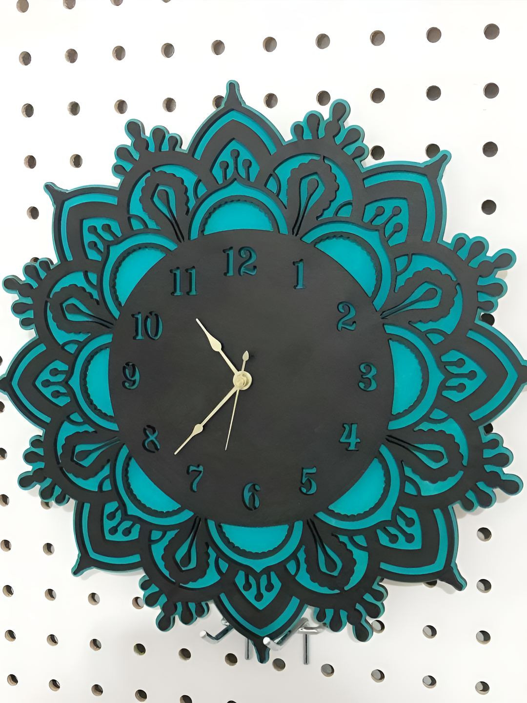 

QEZNEF Green & Black Floral Shaped Contemporary Analogue Wooden Wall Clock