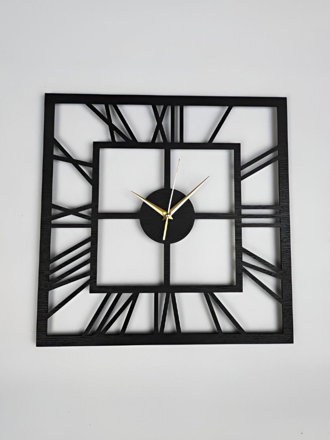 

QEZNEF Black & Brown Textured Contemporary Round Wooden Analogue Wall Clock