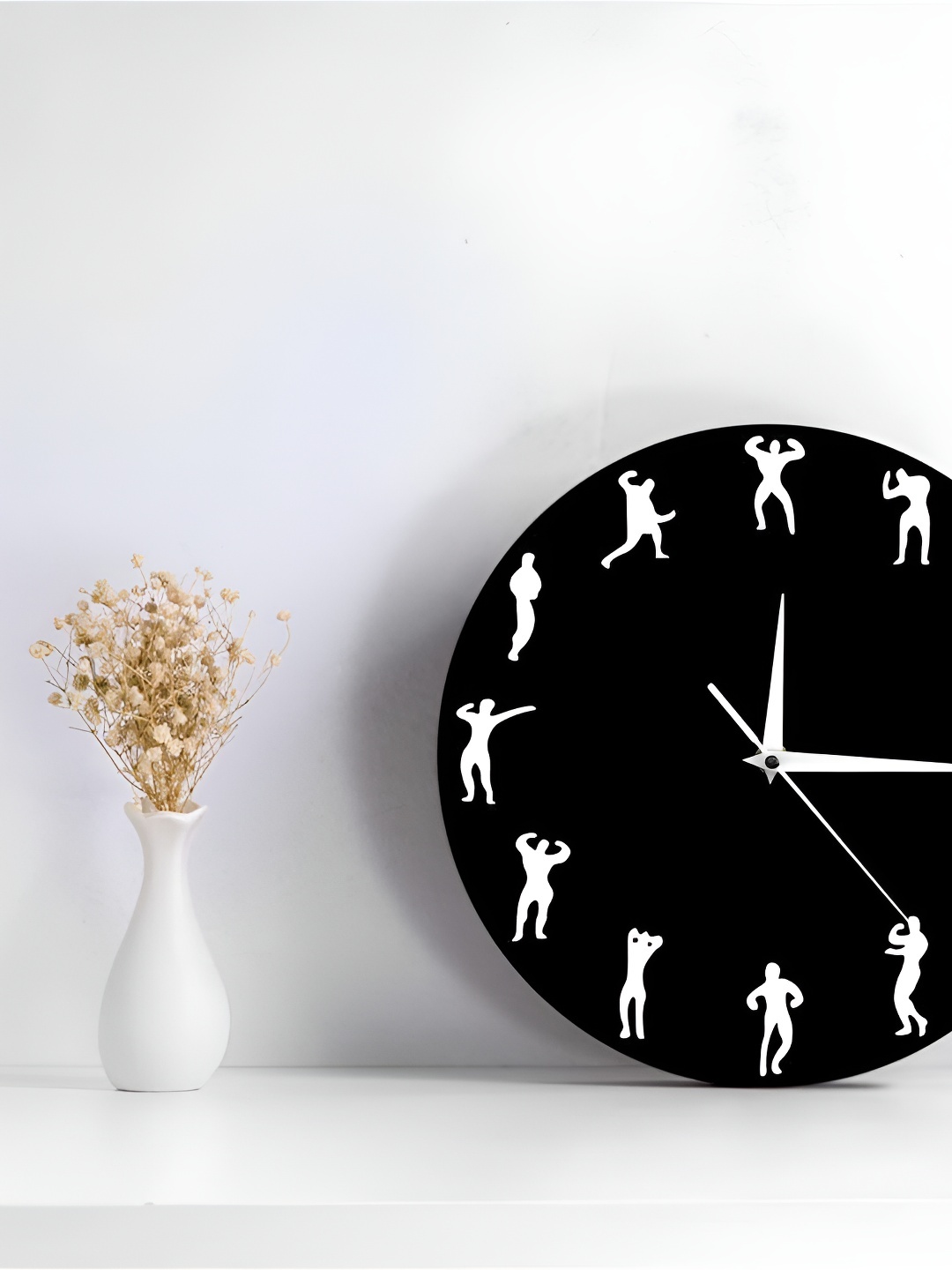 

QEZNEF Black & White Round Shaped Contemporary Analogue Wall Clock