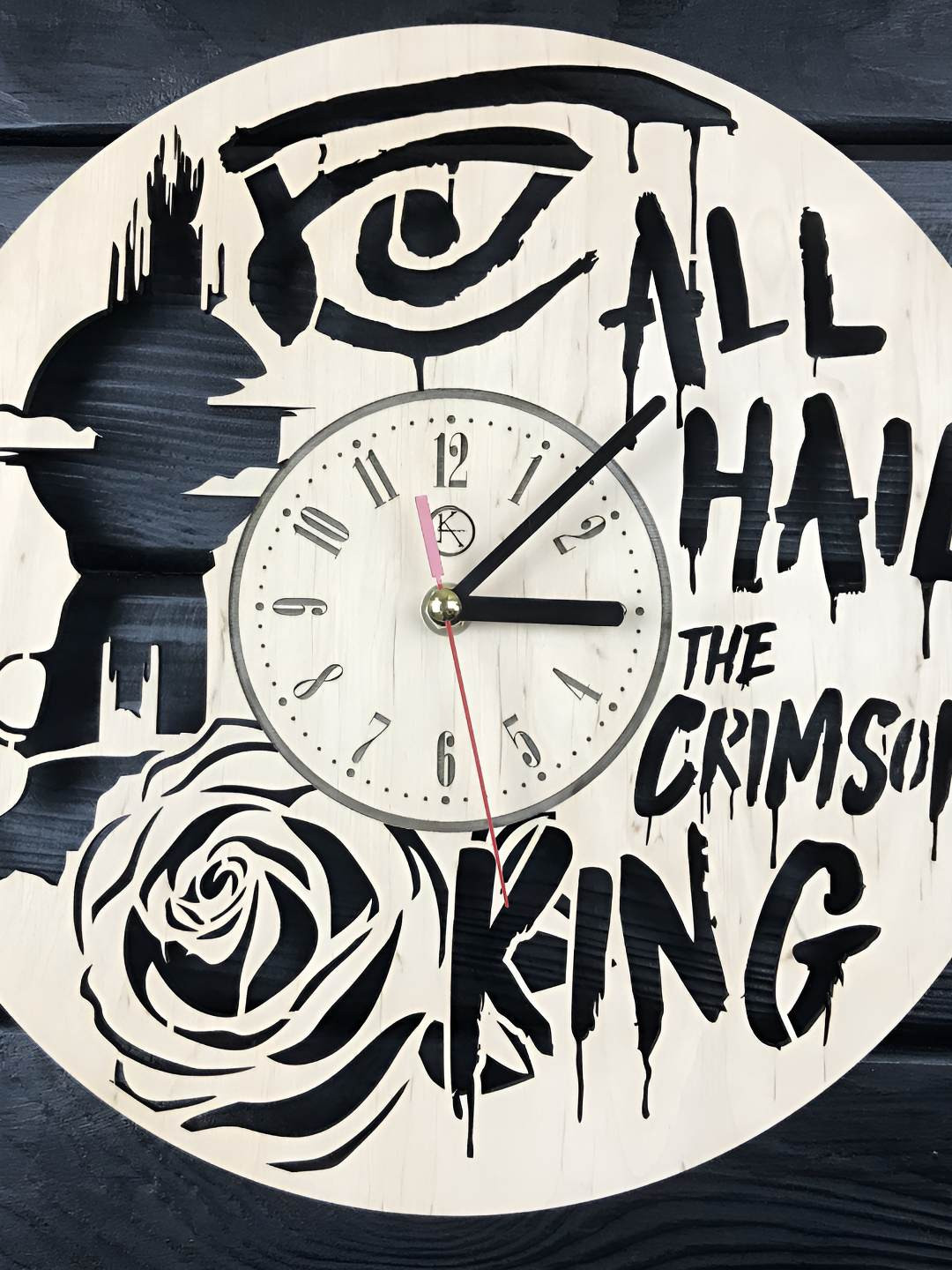 

QEZNEF Beige and Black Wooden Textured Analogue Contemporary Wall Clock