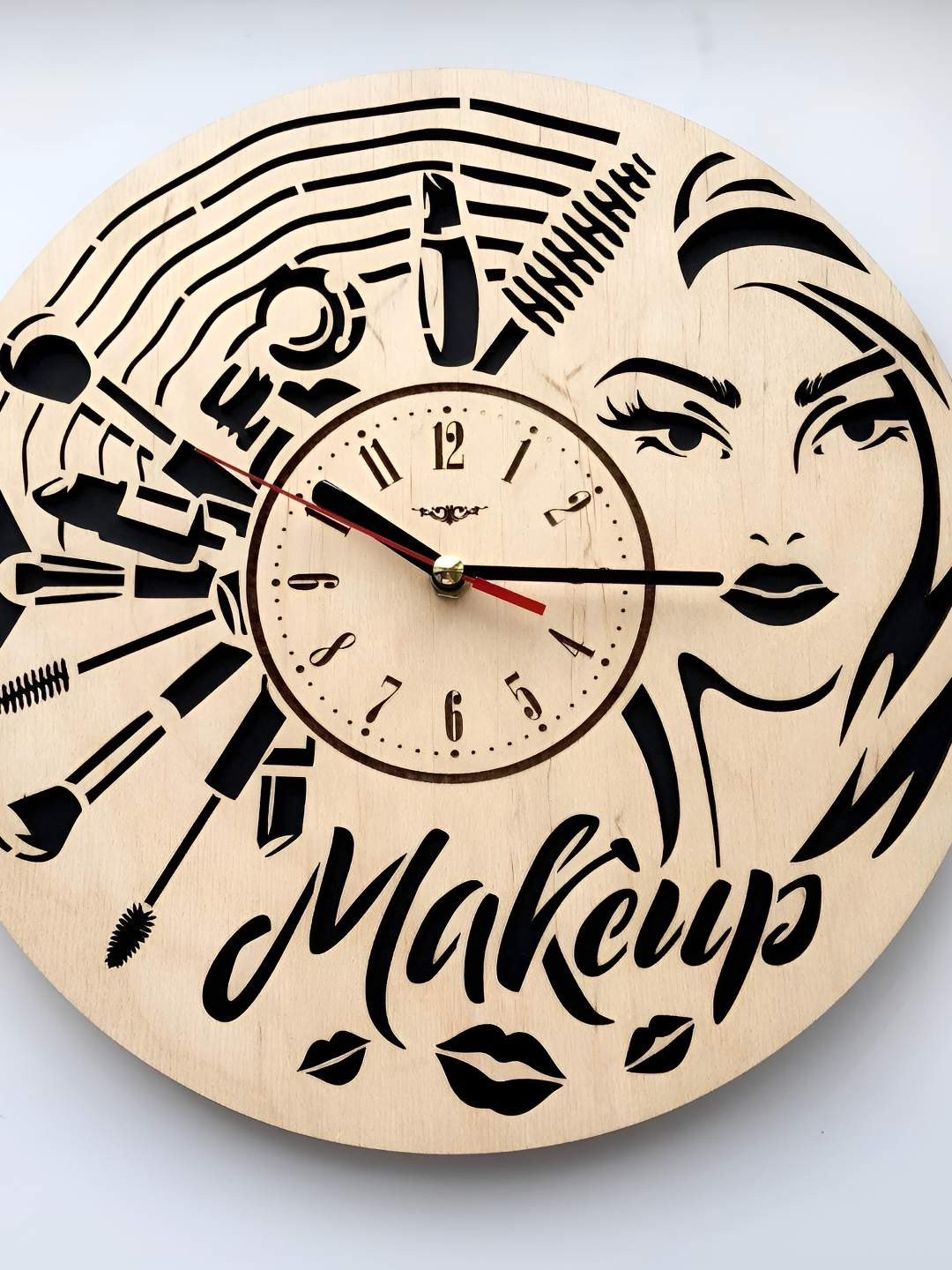 

QEZNEF Beige & Black Printed Round Wooden Analogue Contemporary Wall Clock