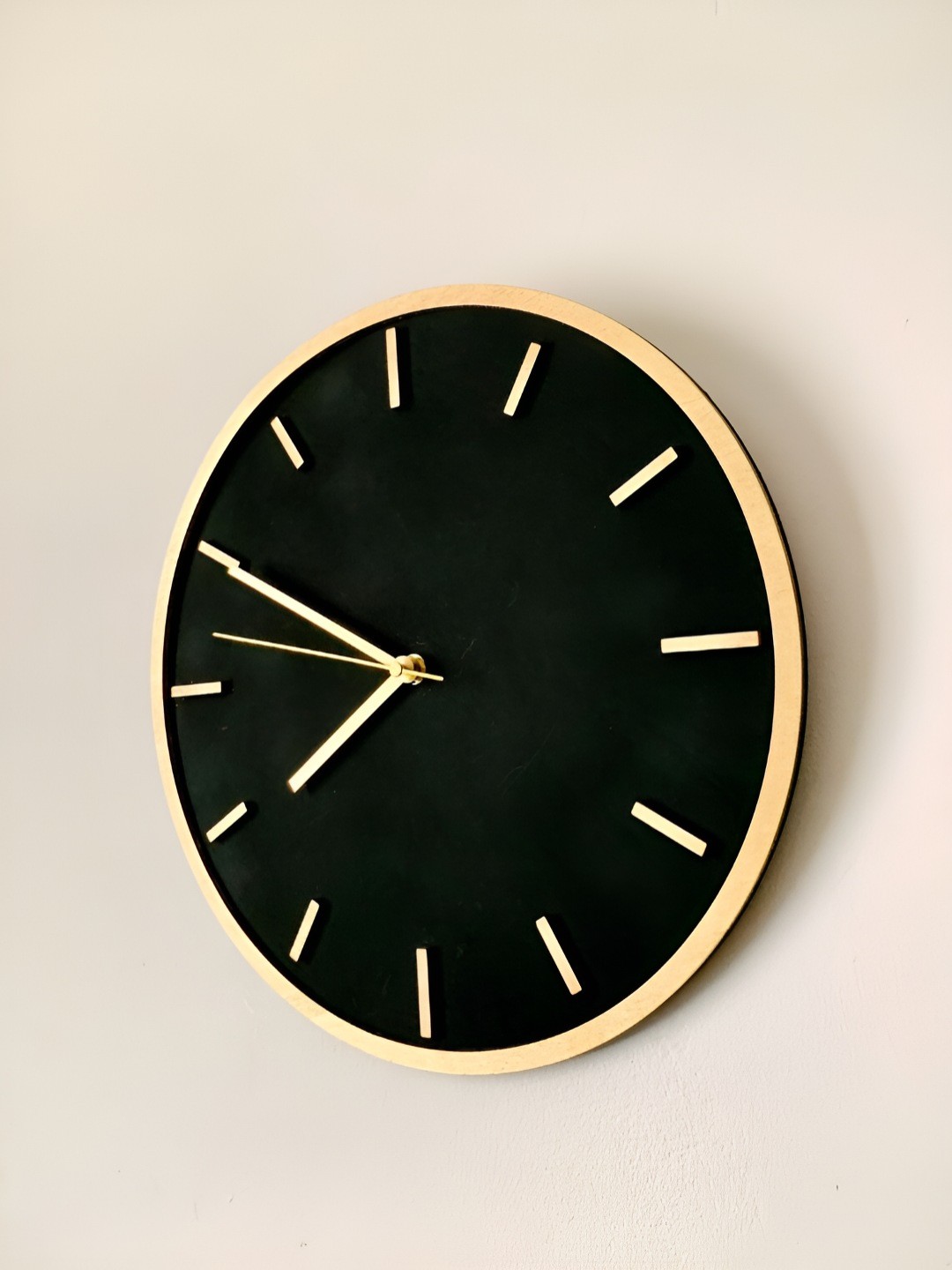 

QEZNEF Beige & Black Round Analogue Wooden Wall Clock Without Glass