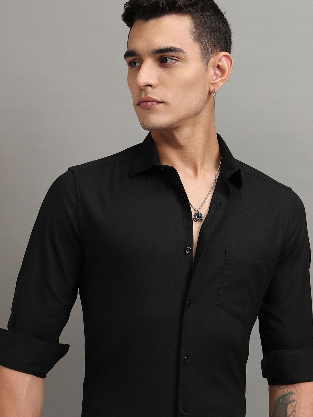 

Highlander Men Solid Mui Occasion Shirt, Black
