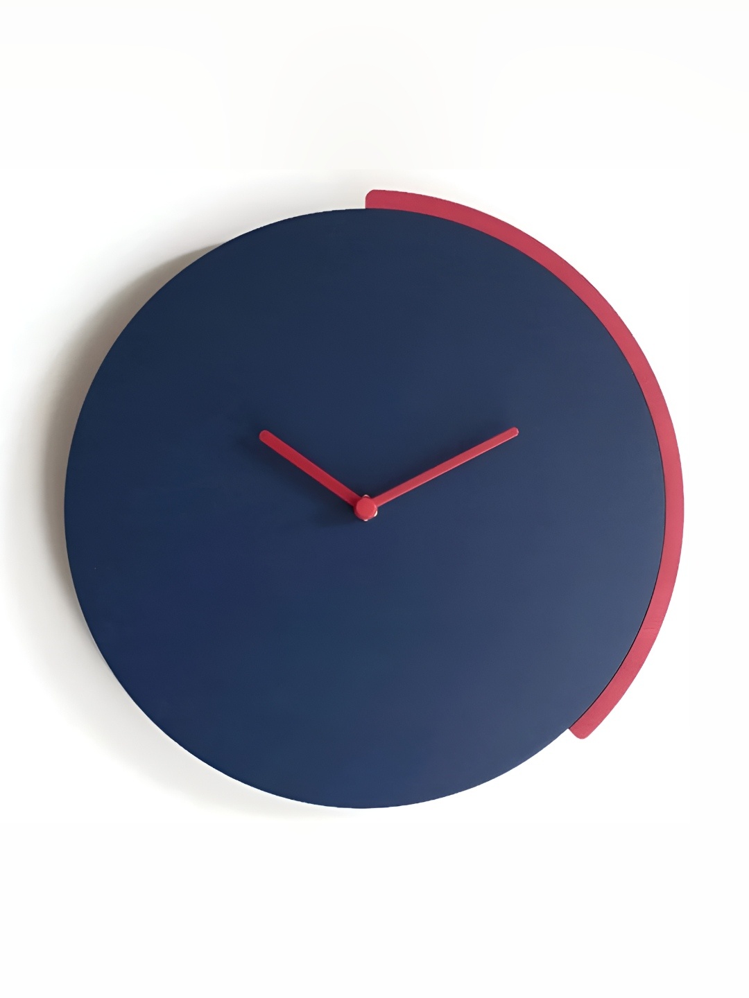 

QEZNEF Purple & Red Contemporary Round Shaped Wooden Wall Clock