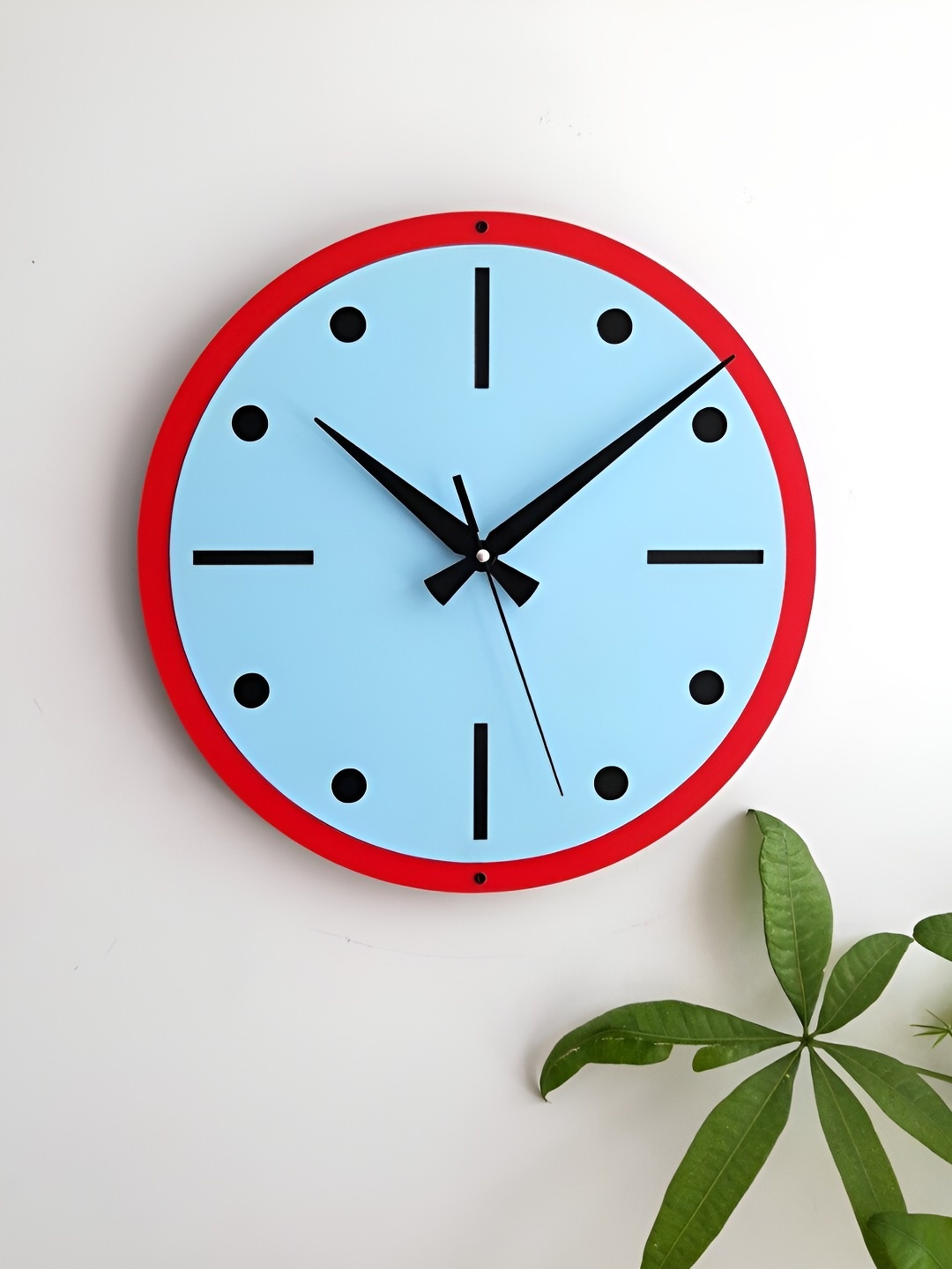 

QEZNEF Blue Round Shaped Contemporary Analogue Wooden Wall Clock