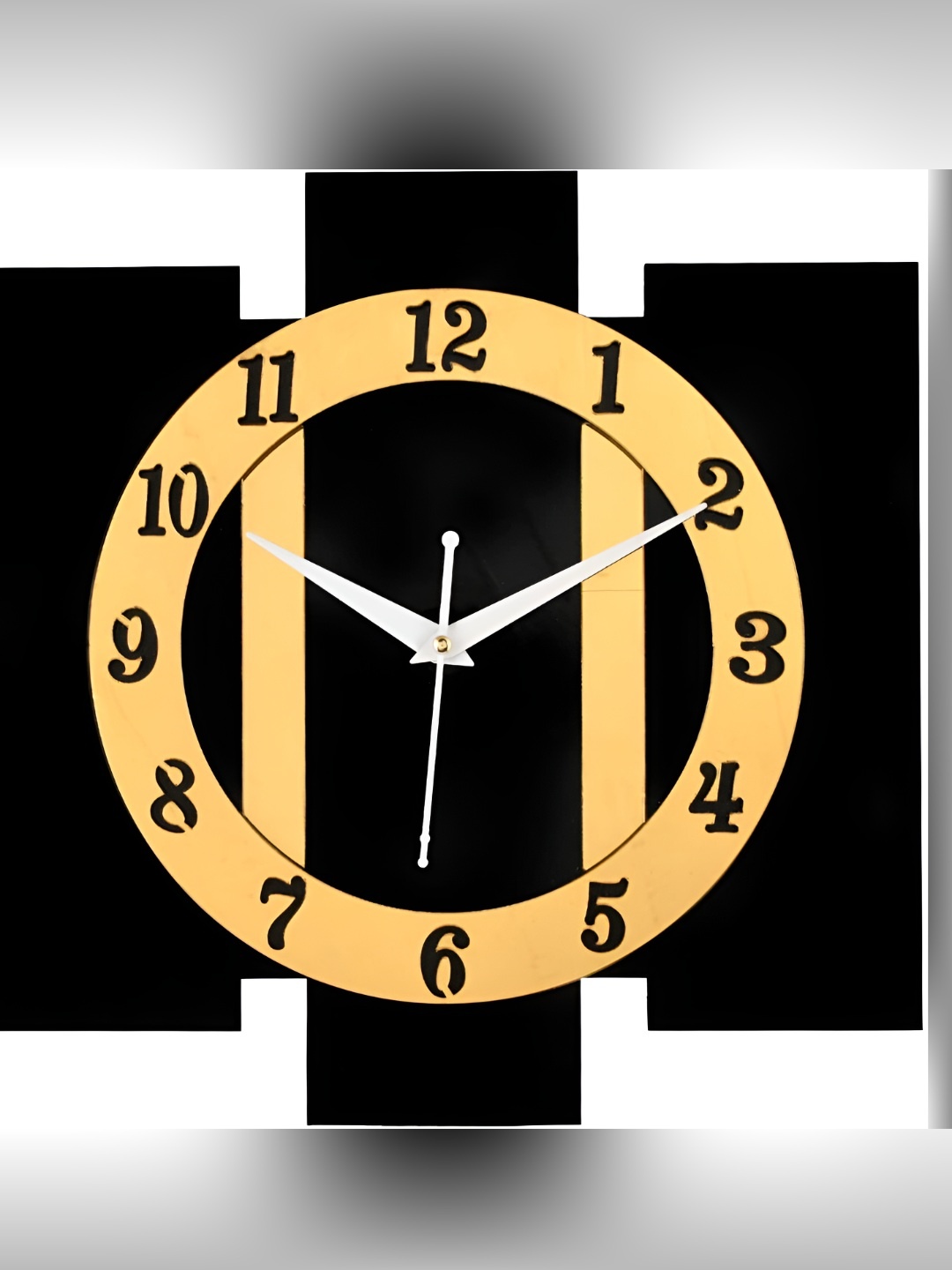 

QEZNEF Gold-Toned & Black Contemporary Analogue Wooden Wall Clock