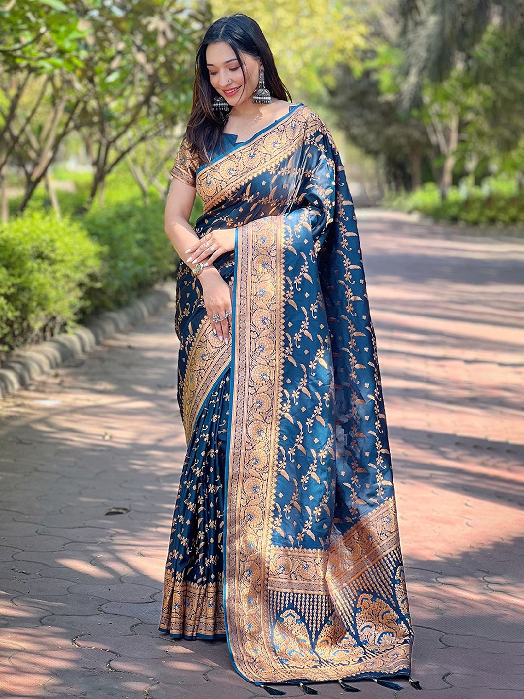

Panzora Woven Design Zari Silk Blend Banarasi Saree, Blue