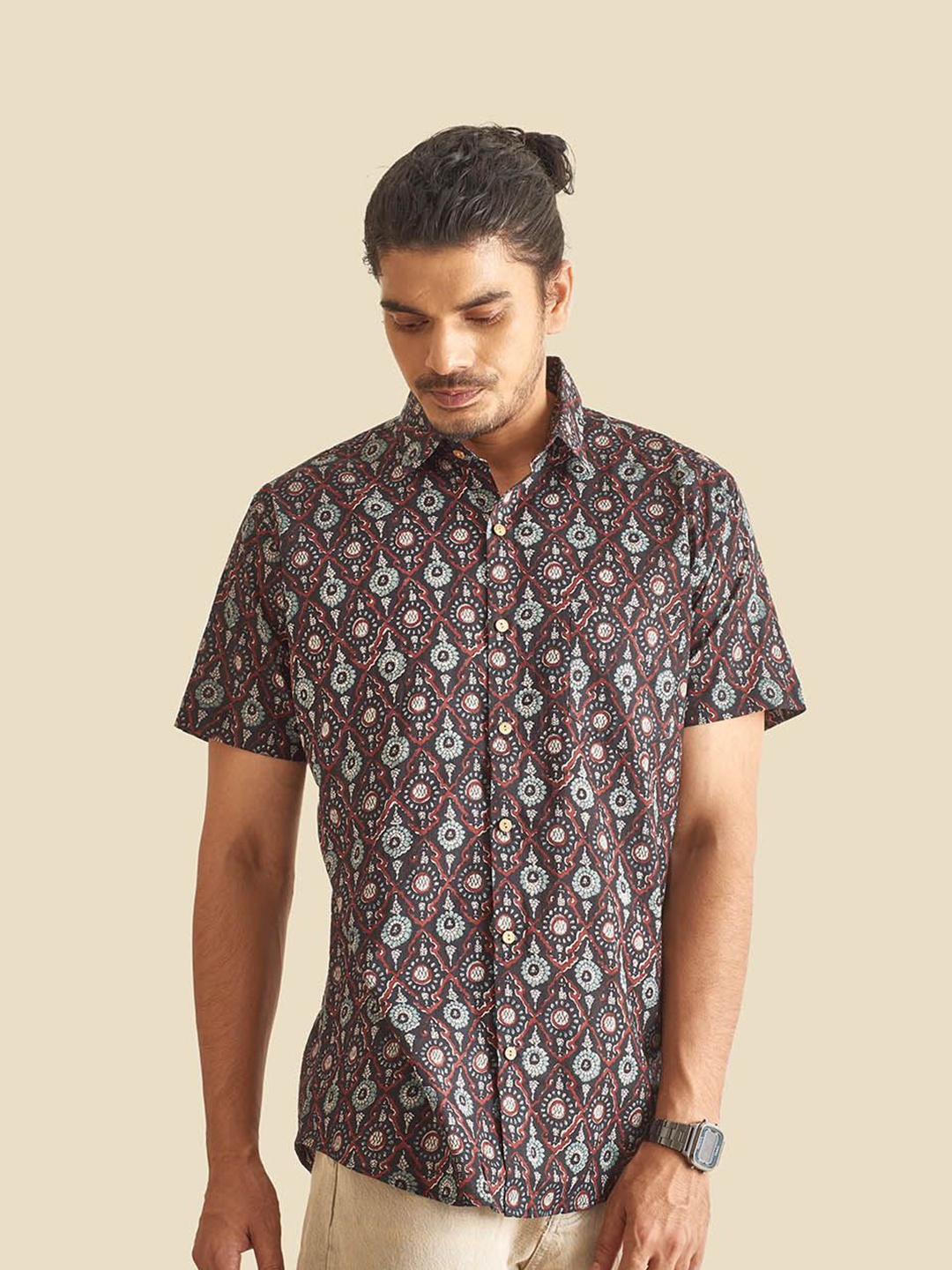 

Patrah Men Spread Collar Floral Printed Cotton Relaxed Fit Casual Shirt, Black