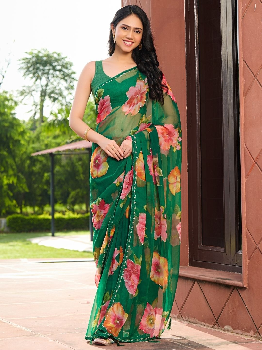 

PRETTY PALLU Floral Printed Pure Georgette Saree, Green