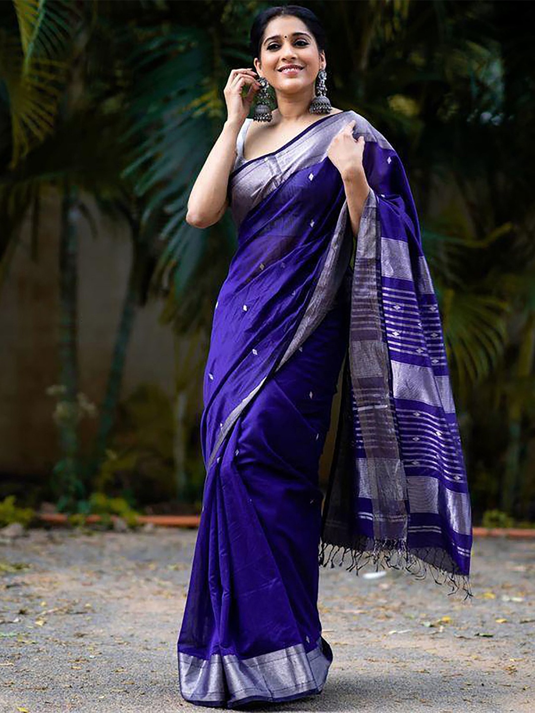 

Aldwych Woven Design Zari Silk Blend Banarasi Saree, Blue